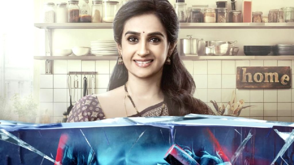 Layas First Look From Shivajis New Film As a Bold Housewife Uttara