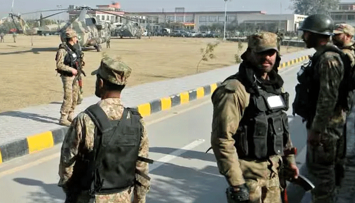 Pakistan: Anarchy of Pak Army .. 10 killed