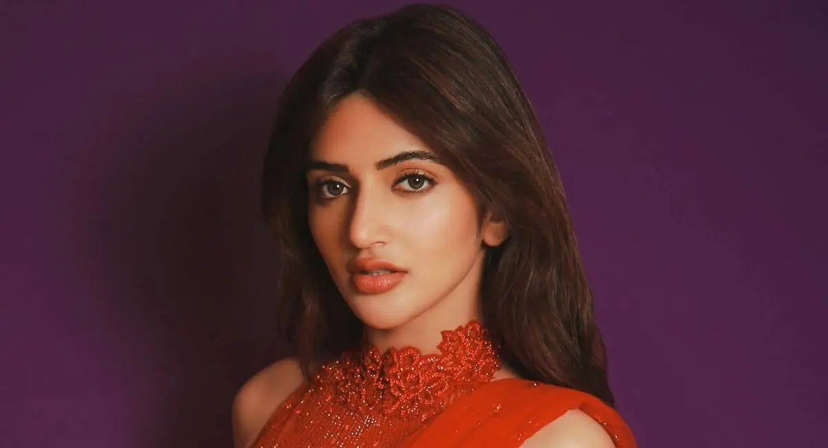 Sreela who became an agent .. This is the twist!