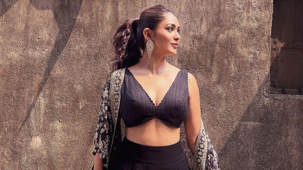 Consecutive Hits in Hindi