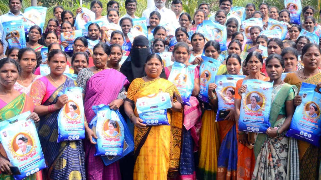 Indiramma Saree: Another shock for Revanth Reddy.. Congress marks on Indiramma sarees?