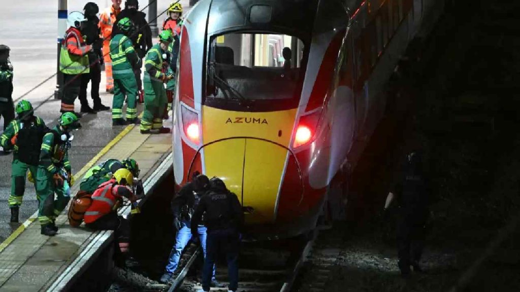 Multiple Injured In Stabbing Attack On London Bound Train 2 Arrested